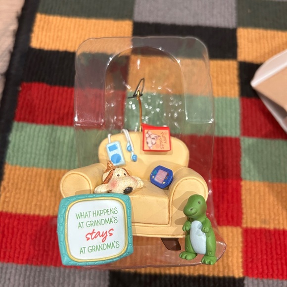 Hallmark Christmas ornament - Picture 1 of 3